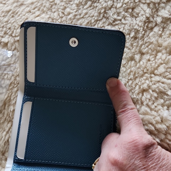 NWT Crossgrain Leather Small Pacific Blue Trifold Wallet 🩵🎁 - Picture 8 of 16